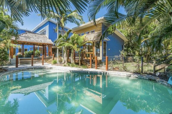 Tropical Villa in Burleigh